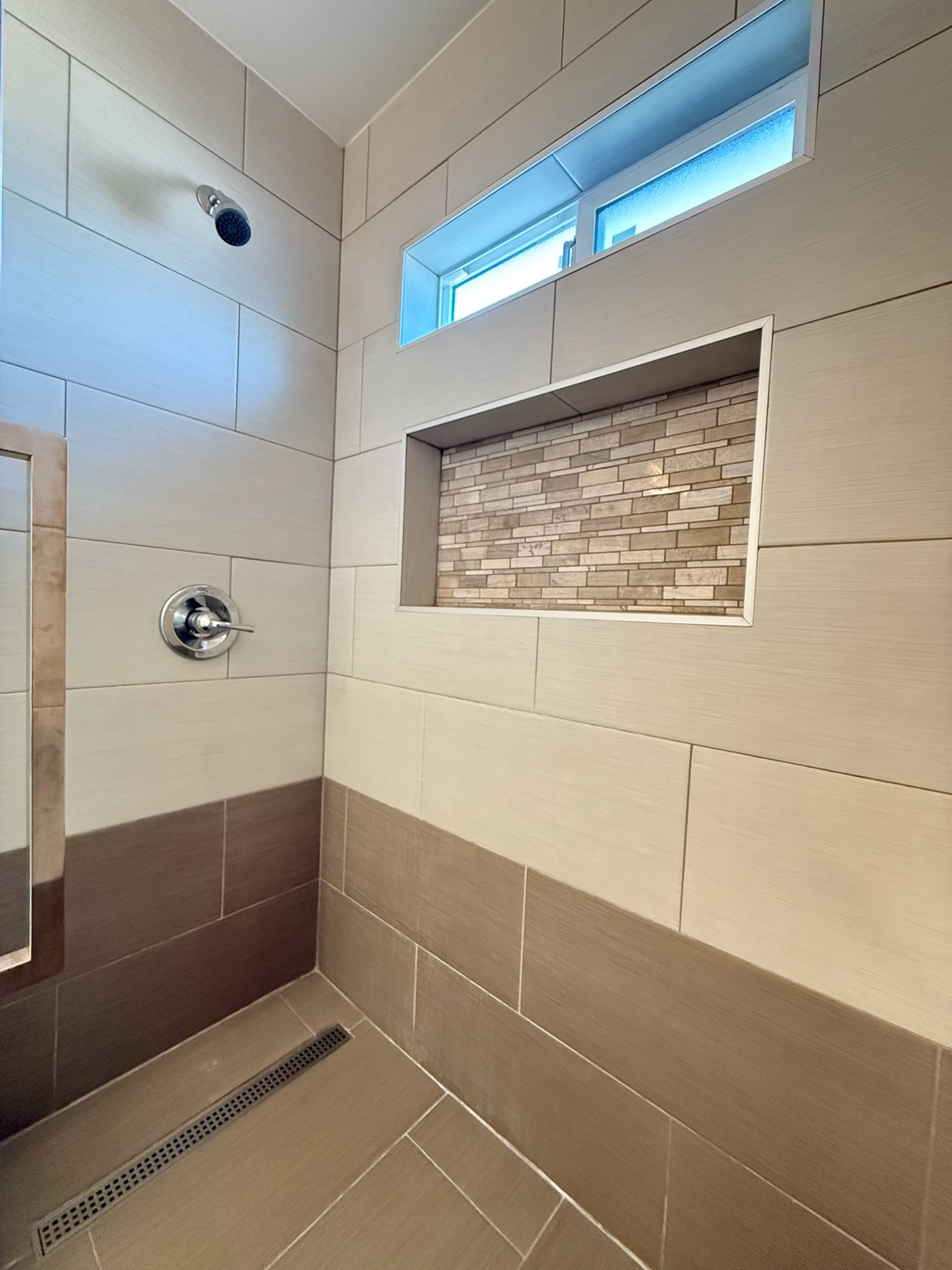 Modern tiled shower with niche